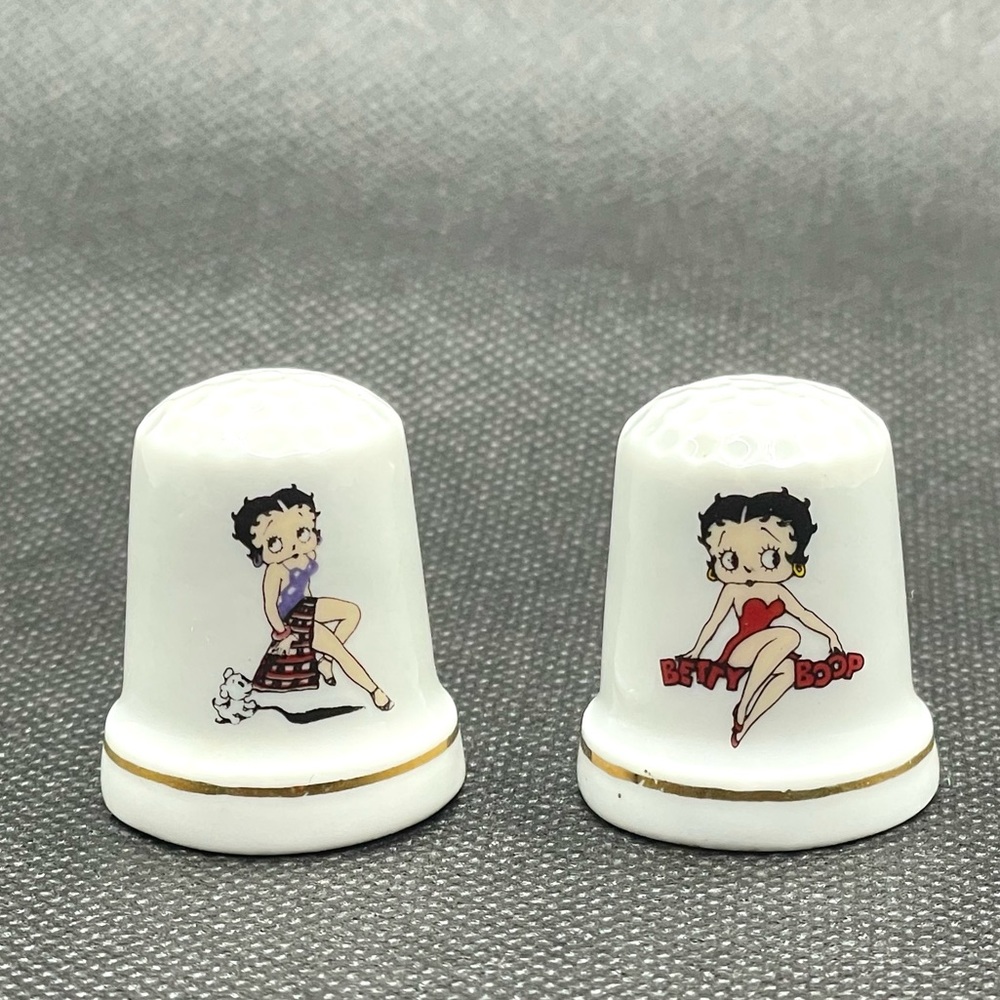 Set of 2 Ceramic Betty Boop Thimbles 1998 King Features Syndicate Inc..